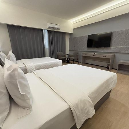 Lido De Paris Hotel Manila Kültér fotó