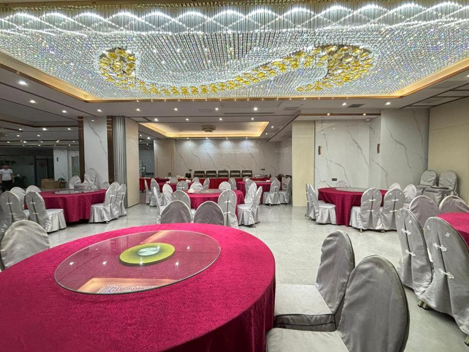 Lido De Paris Hotel Manila Kültér fotó