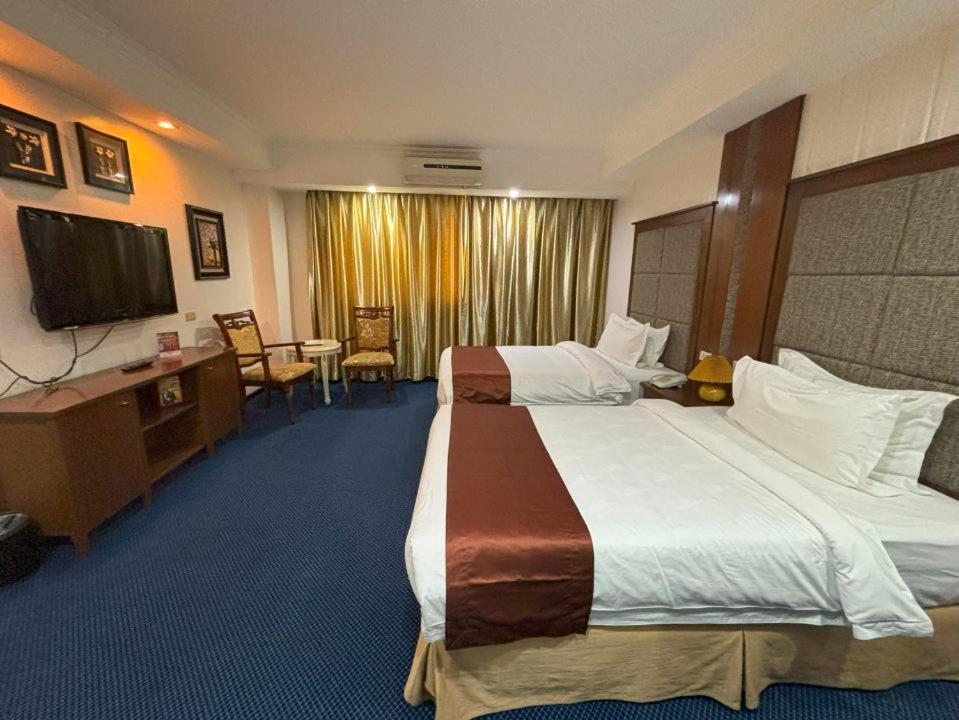 Lido De Paris Hotel Manila Kültér fotó