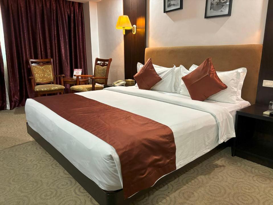 Lido De Paris Hotel Manila Kültér fotó
