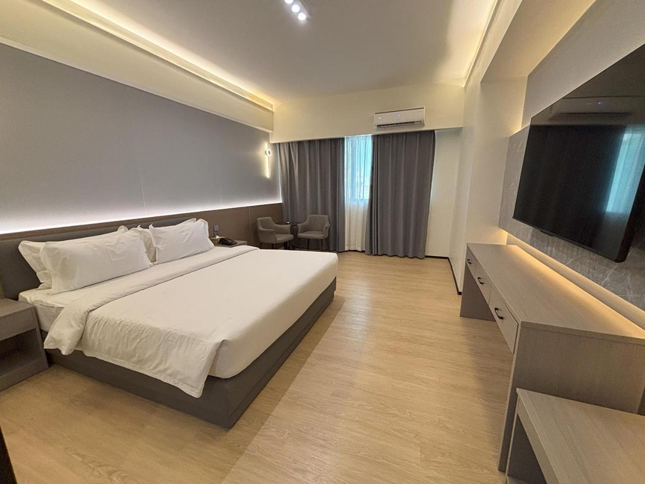 Lido De Paris Hotel Manila Kültér fotó